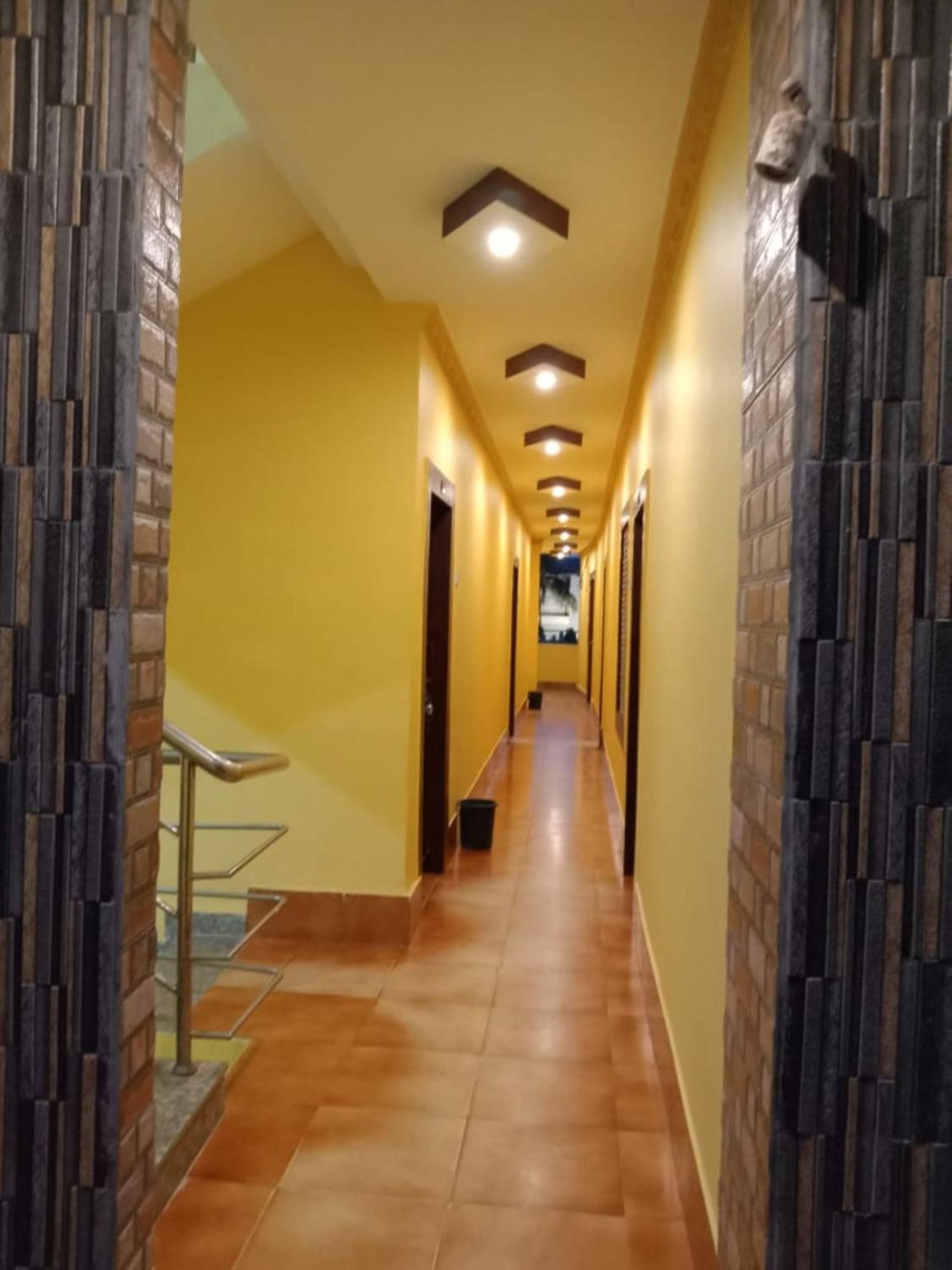 Goroomgo Sahoo Palace Puri - Prime Location Near Sea Beach - Excellent Service With Parking Facilities Екстер'єр фото