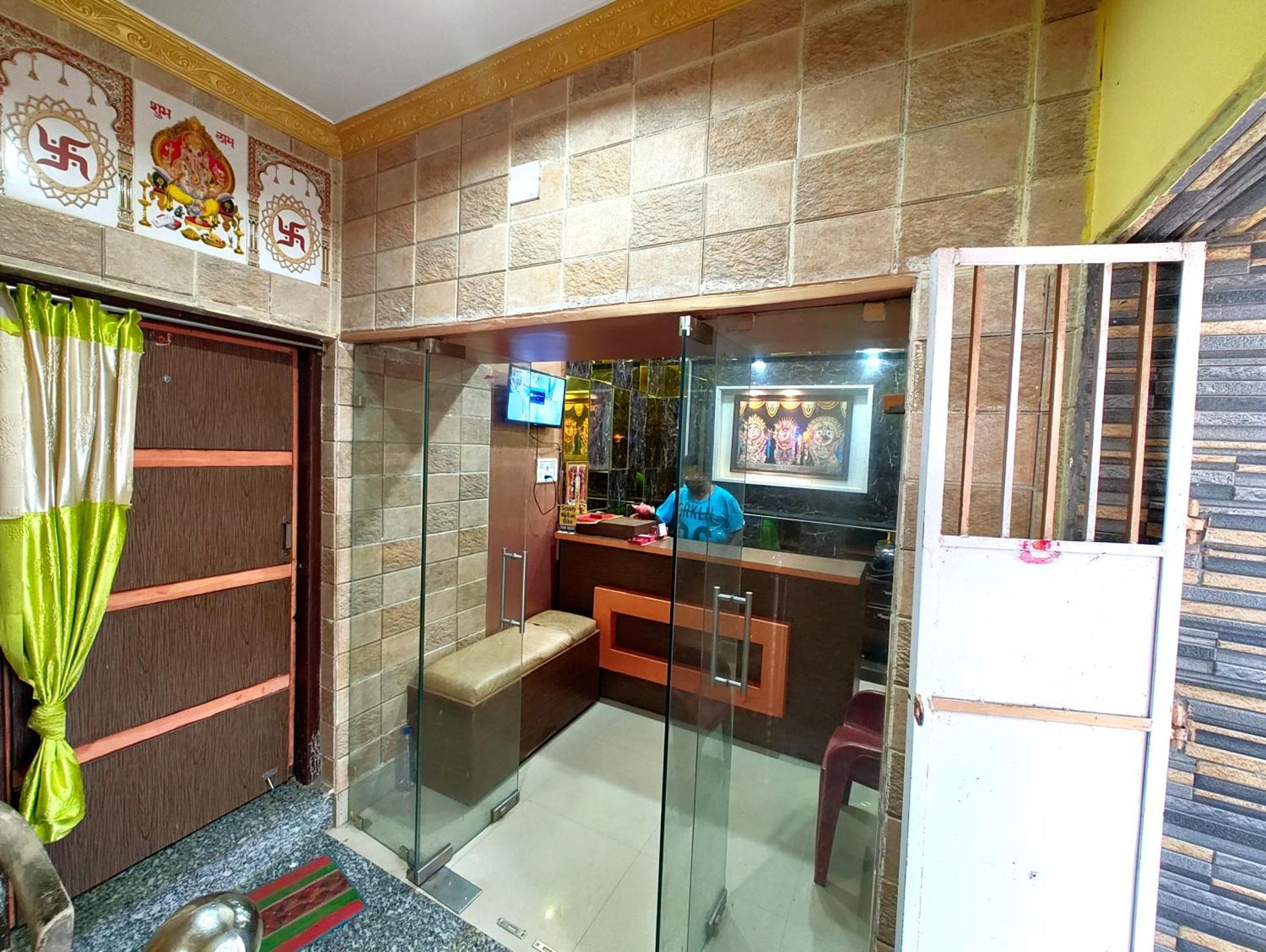Goroomgo Sahoo Palace Puri - Prime Location Near Sea Beach - Excellent Service With Parking Facilities Екстер'єр фото