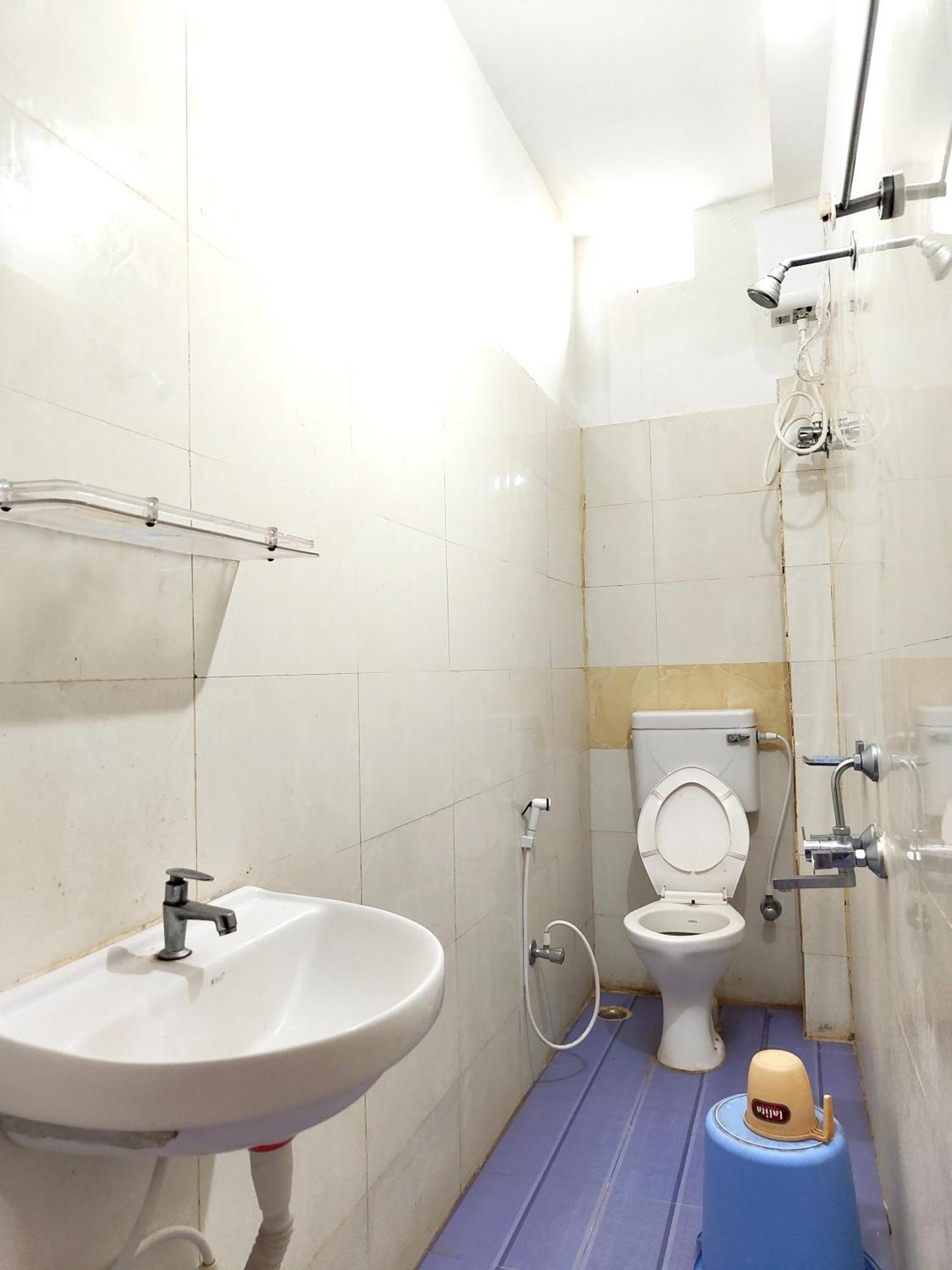 Goroomgo Sahoo Palace Puri - Prime Location Near Sea Beach - Excellent Service With Parking Facilities Екстер'єр фото