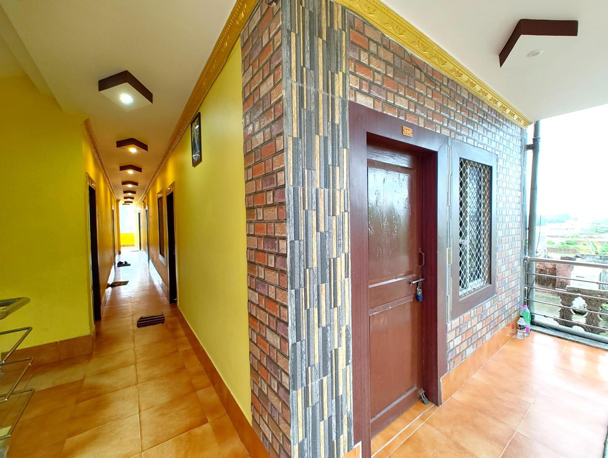 Goroomgo Sahoo Palace Puri - Prime Location Near Sea Beach - Excellent Service With Parking Facilities Екстер'єр фото